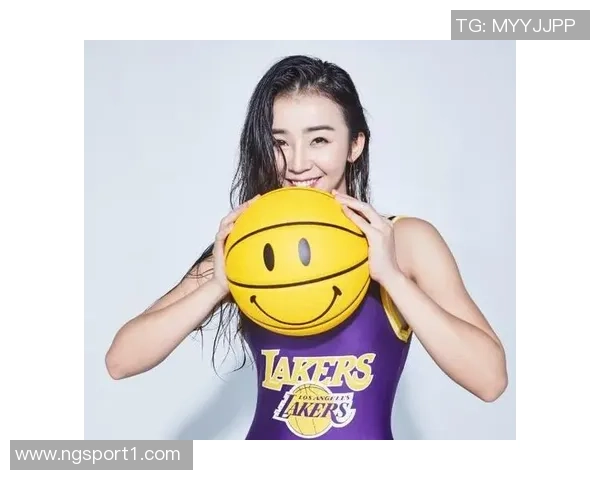 穿077球衣的女球迷晒打球美照展现对篮球的热爱与激情