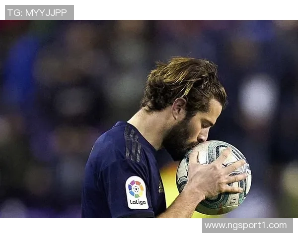 戈麦斯飞踹维尔茨引发争议前英裁判主管称应严惩罚下场