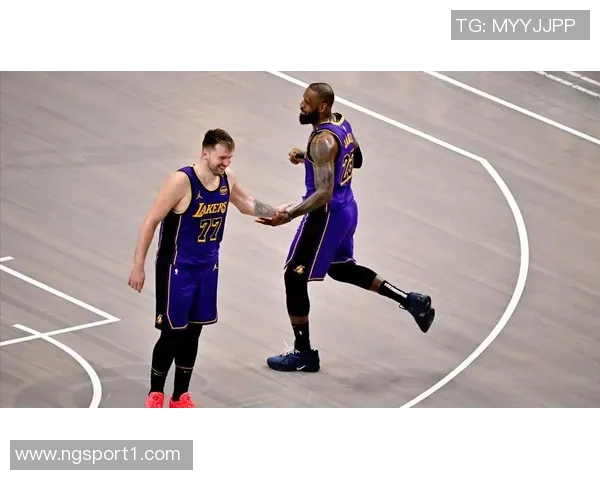 詹姆斯与东契奇上赛季联手出战23场比赛共同取得15胜8负佳绩