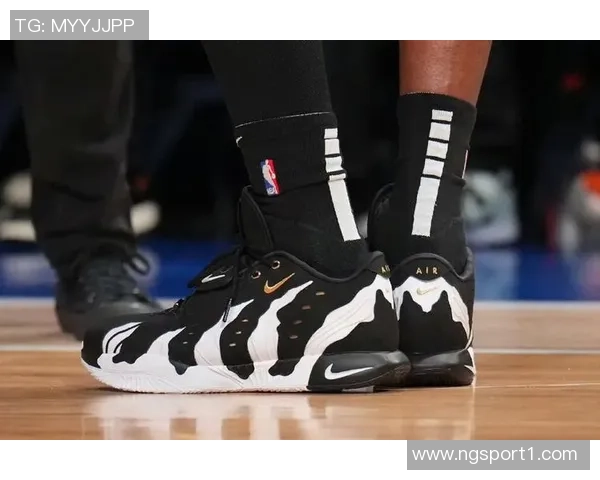 詹姆斯23代Heatles配色正式发售致敬热火三巨头引发球迷热议