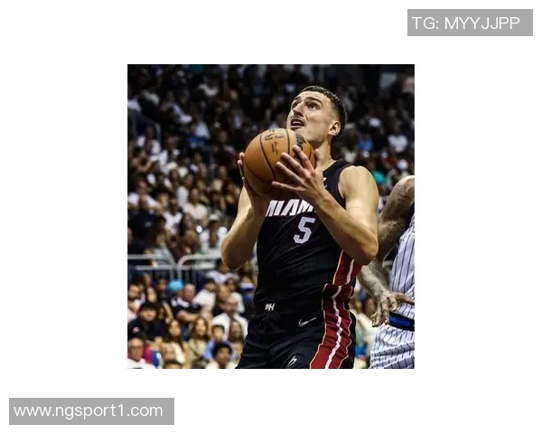 鲍威尔表现低迷半场仅得7分正负值惨淡球队遭遇严防困境