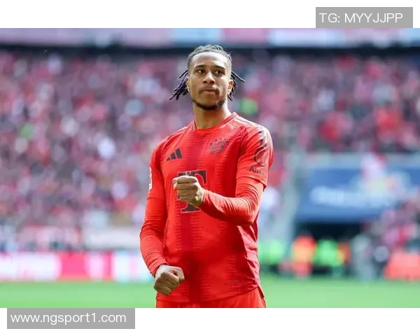 拜仁25-26赛季全家福揭晓夏窗四新援与德超杯奖杯沙拉盘同框亮相 拜仁25-26赛季全家福揭晓夏窗四新援与德超杯奖杯沙拉盘同框亮相